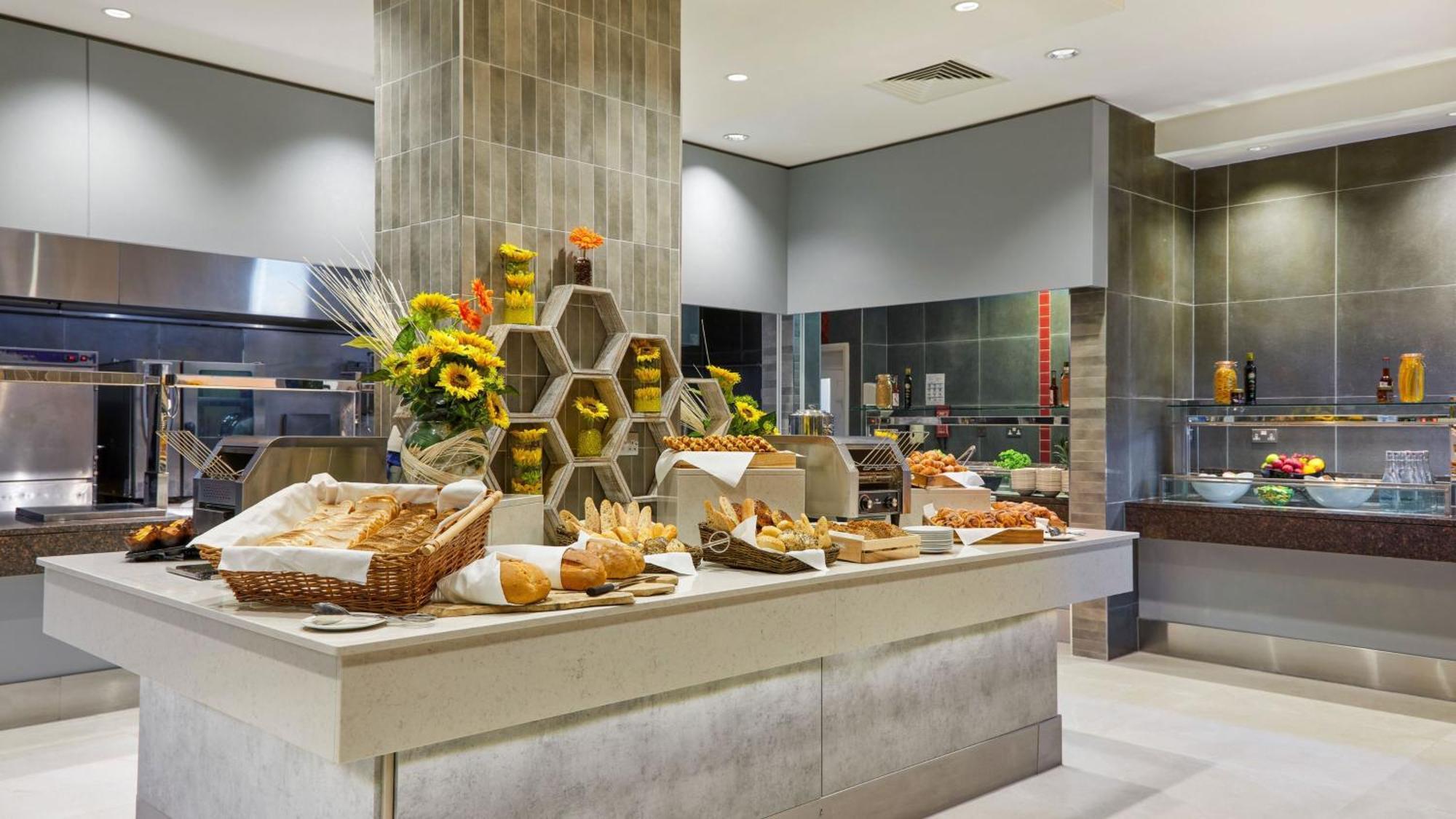 Crowne Plaza Dublin Blanchardstown By Ihg Hotel Bagian luar foto