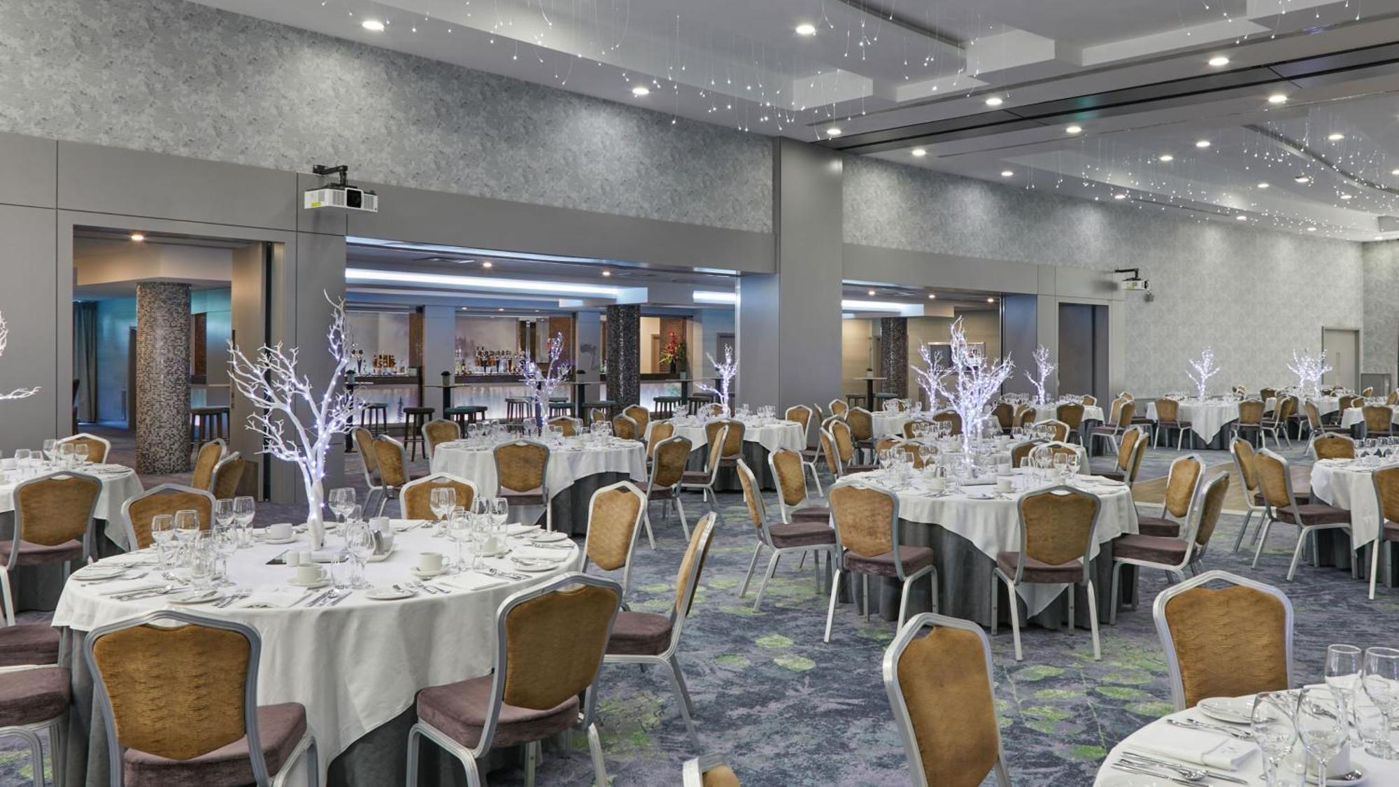 Crowne Plaza Dublin Blanchardstown By Ihg Hotel Bagian luar foto